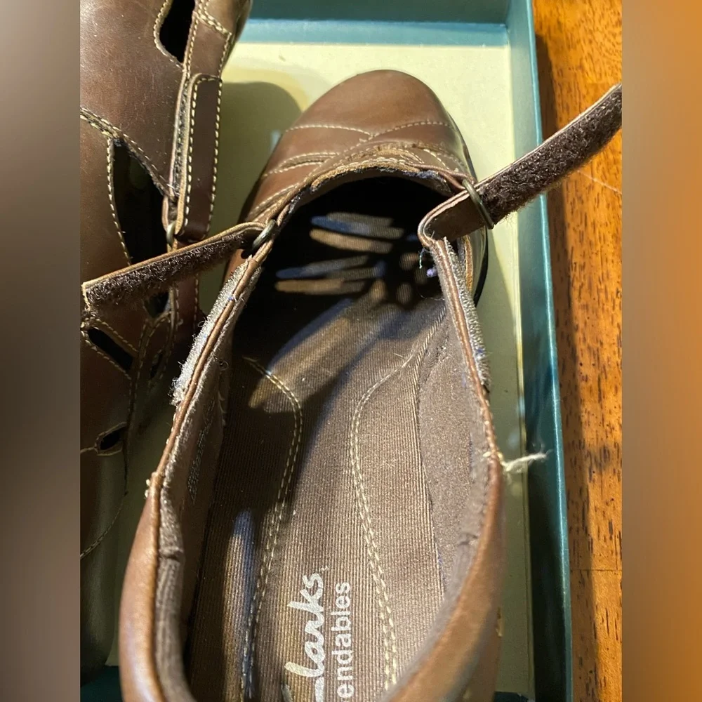 Clarks Bendables‎ Nikki Regetta Womens size 10M. Brown Adj. Strap Loafers